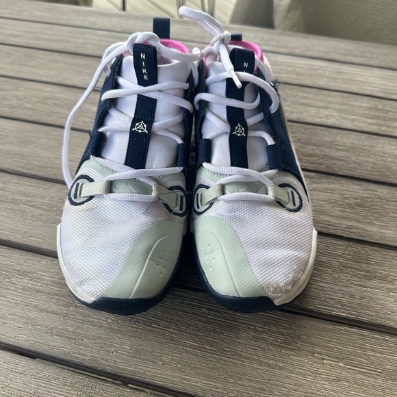 Nike Girls Air Zoom basketball shoes - Picture 2 of 3